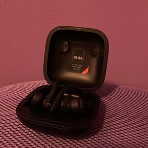 Black Powerbeats pro